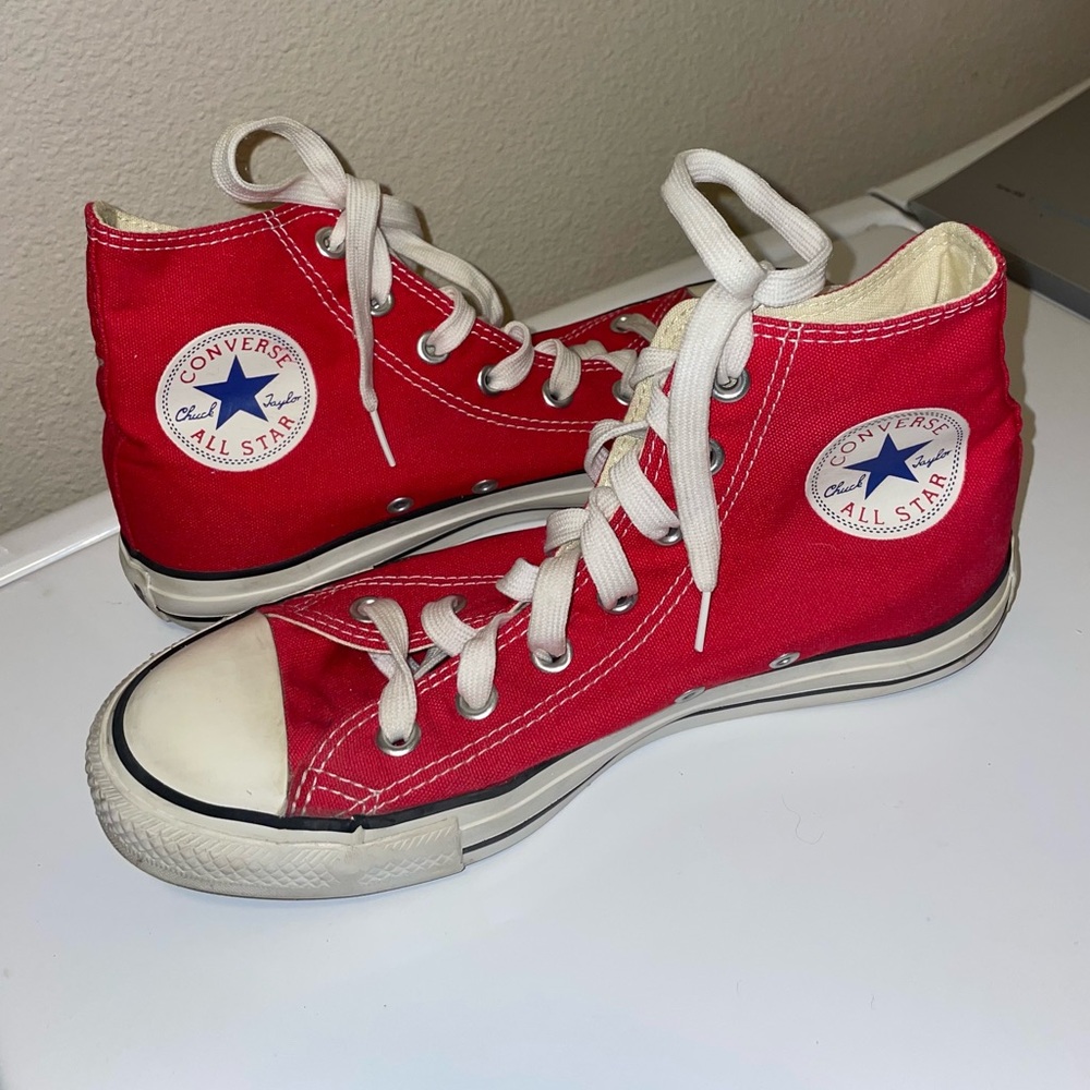 unisex red converse chuck taylor’s !